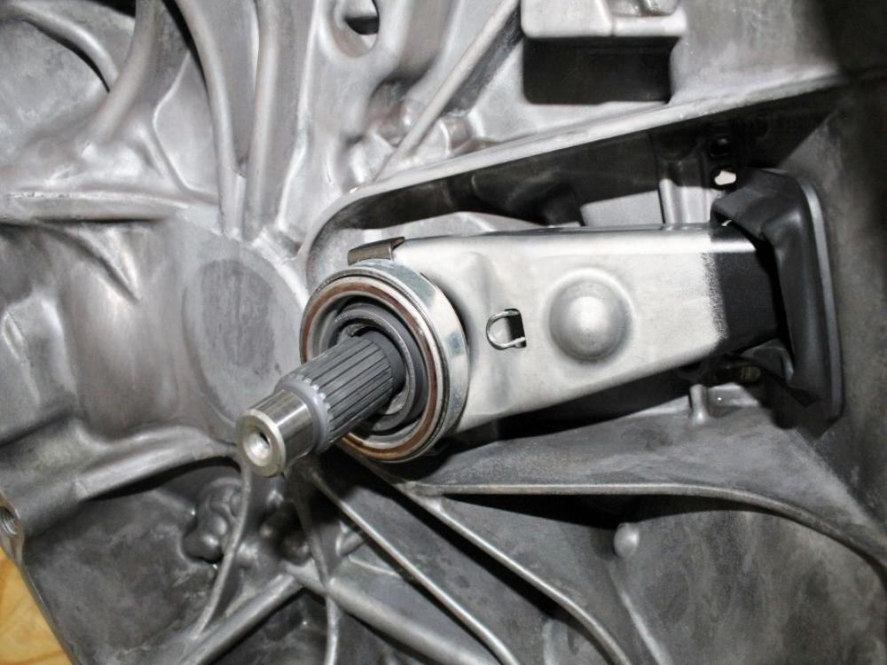 23 24 25 26 Honda Civic Type R 6 Speed LSD Manual Transmission FL5 2.0L Turbo: Image 3